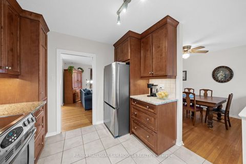Photo 15 at 11 Springdale Crescent, Nepean (Sheahan Estates/Trend Village), Ottawa
