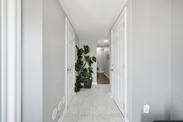 Photo 3 at 124 Pennant Avenue, Nepean (Half Moon Bay), Ottawa