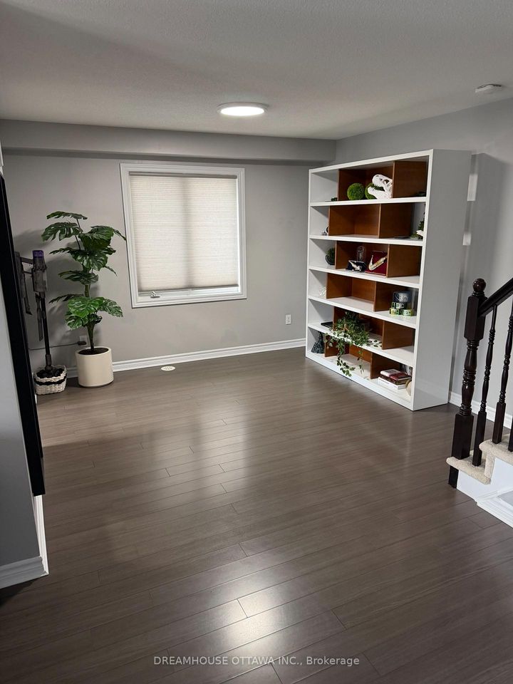 Photo 10 at 124 Pennant Avenue, Nepean (Half Moon Bay), Ottawa