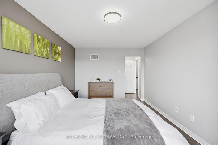 Photo 27 at 124 Pennant Avenue, Nepean (Half Moon Bay), Ottawa