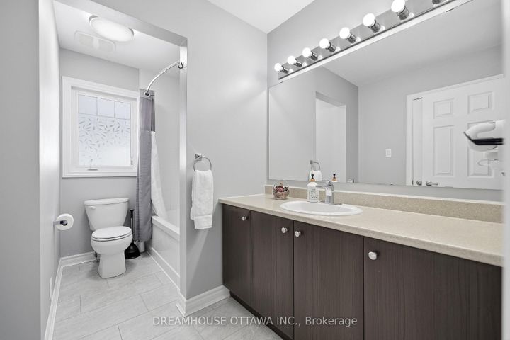 Photo 31 at 124 Pennant Avenue, Nepean (Half Moon Bay), Ottawa