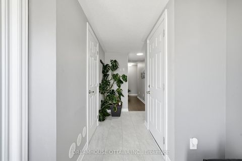 Photo 3 at 124 Pennant Avenue, Nepean (Half Moon Bay), Ottawa