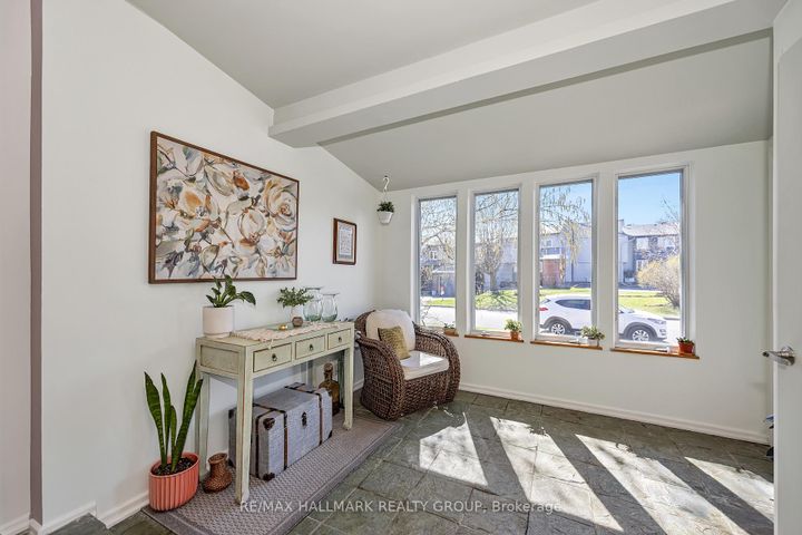 Photo 2 at 35 Benlea Drive, Nepean (Tanglewood), Ottawa
