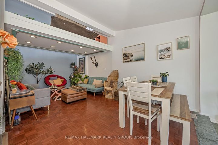 Photo 3 at 35 Benlea Drive, Nepean (Tanglewood), Ottawa