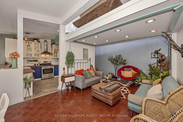 Photo 5 at 35 Benlea Drive, Nepean (Tanglewood), Ottawa