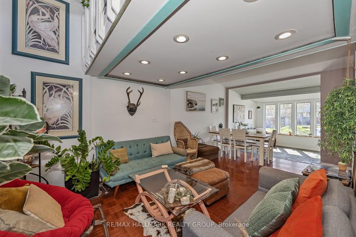 Photo 6 at 35 Benlea Drive, Nepean (Tanglewood), Ottawa