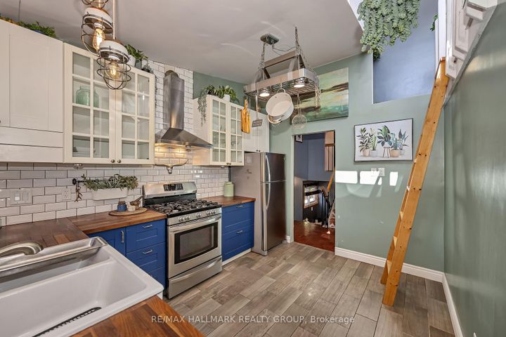 Photo 7 at 35 Benlea Drive, Nepean (Tanglewood), Ottawa