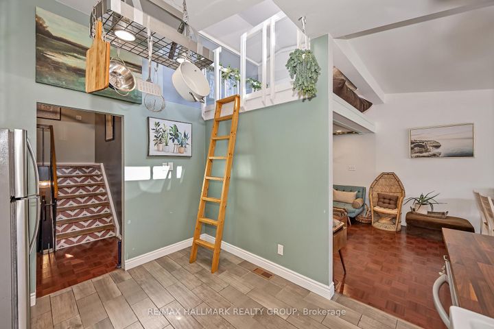 Photo 8 at 35 Benlea Drive, Nepean (Tanglewood), Ottawa