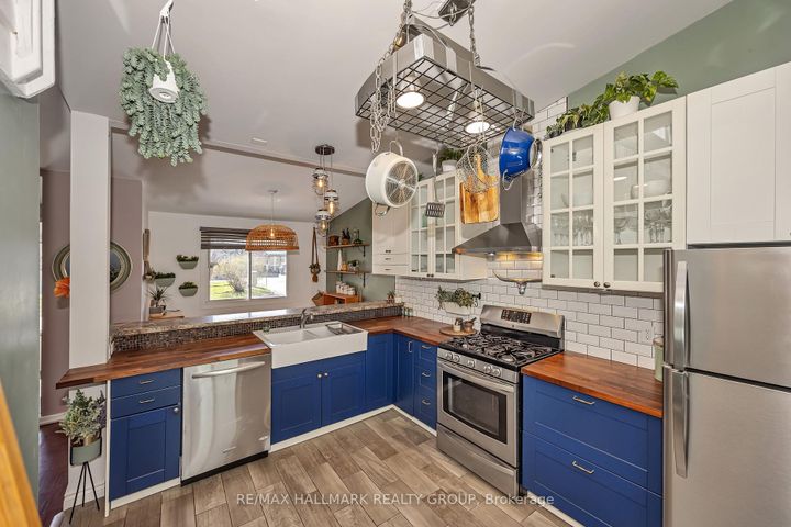Photo 10 at 35 Benlea Drive, Nepean (Tanglewood), Ottawa