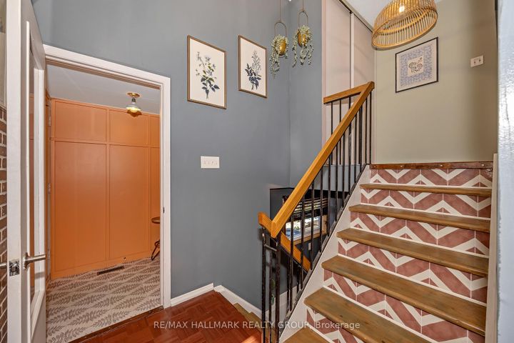 Photo 17 at 35 Benlea Drive, Nepean (Tanglewood), Ottawa