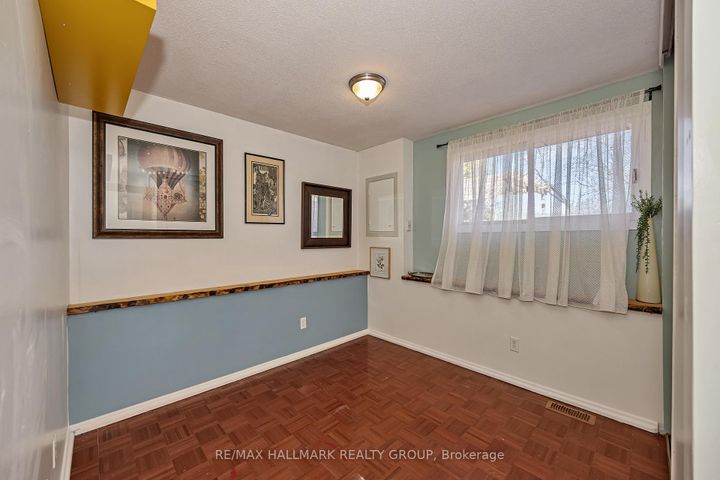 Photo 31 at 35 Benlea Drive, Nepean (Tanglewood), Ottawa
