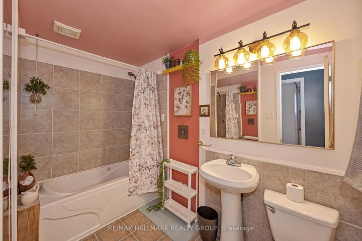 Photo 32 at 35 Benlea Drive, Nepean (Tanglewood), Ottawa