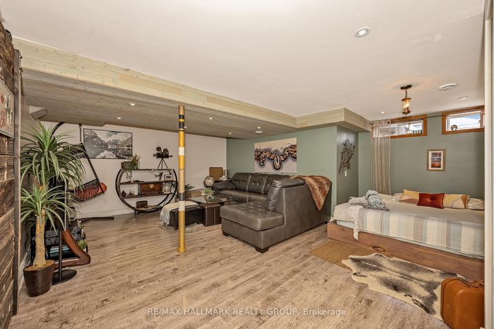 Photo 35 at 35 Benlea Drive, Nepean (Tanglewood), Ottawa