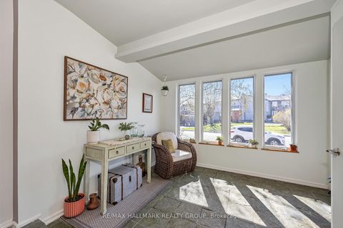 Photo 2 at 35 Benlea Drive, Nepean (Tanglewood), Ottawa