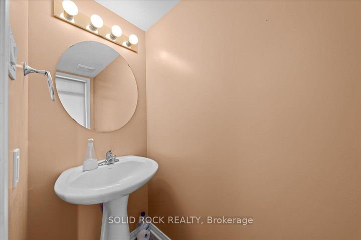 Photo 4 at 369 Citiplace Drive, Nepean (Merivale Industrial Park/Citiplace), Ottawa