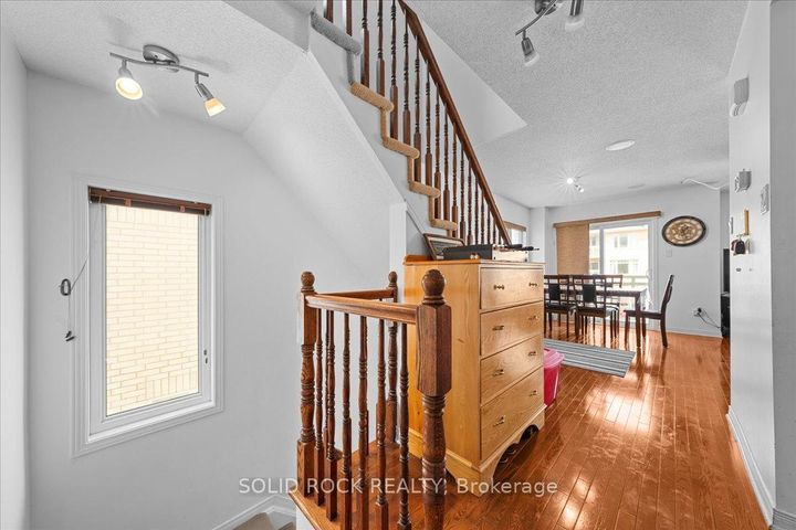 Photo 5 at 369 Citiplace Drive, Nepean (Merivale Industrial Park/Citiplace), Ottawa