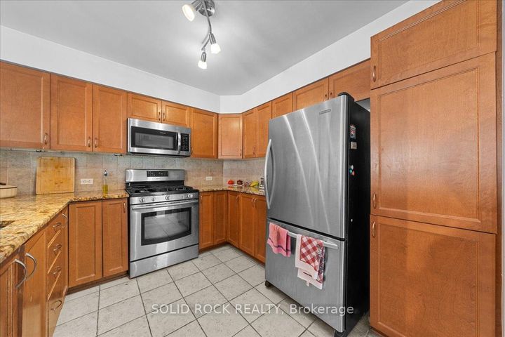 Photo 7 at 369 Citiplace Drive, Nepean (Merivale Industrial Park/Citiplace), Ottawa