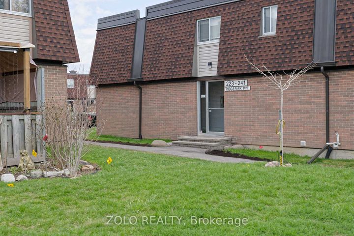 Photo 1 at 59 - 241 Ridgepark Private, Nepean (Meadowlands/Crestview), Ottawa