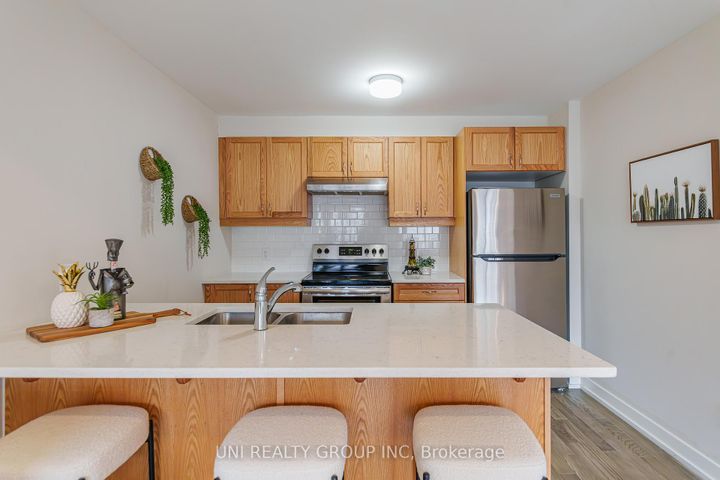 Photo 13 at 264 ANYOLITE Private, Nepean (Heritage Park), Ottawa