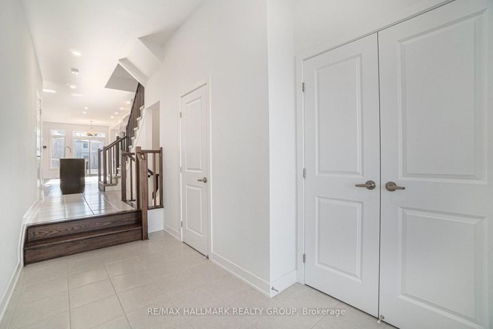 Photo 7 at 262 Darjeeling Avenue, Nepean (Heritage Park), Ottawa