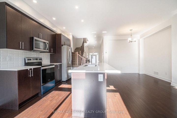 Photo 11 at 262 Darjeeling Avenue, Nepean (Heritage Park), Ottawa