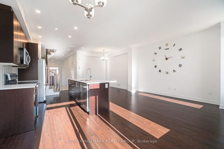 Photo 15 at 262 Darjeeling Avenue, Nepean (Heritage Park), Ottawa