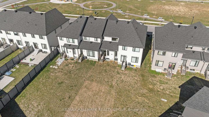Photo 31 at 262 Darjeeling Avenue, Nepean (Heritage Park), Ottawa