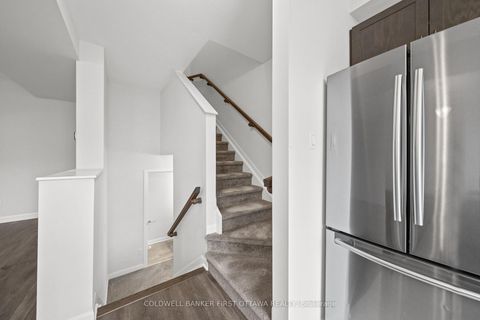 Photo 2 at 511 Clemency Crescent, Nepean (Heritage Park), Ottawa