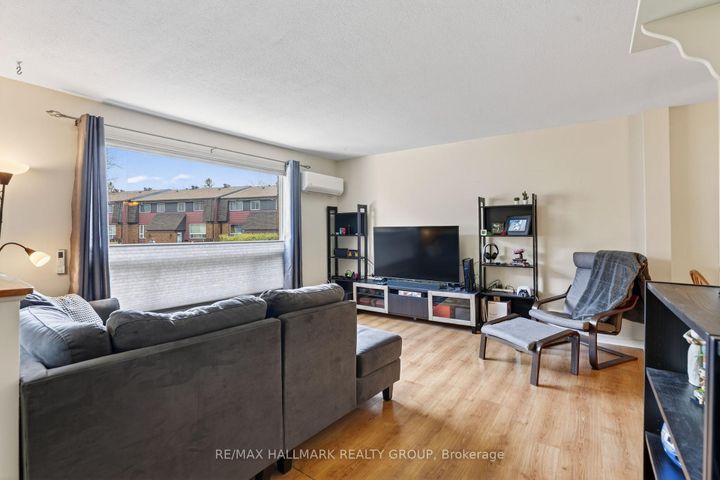 Photo 4 at 7C Banner Road, Nepean (Sheahan Estates/Trend Village), Ottawa