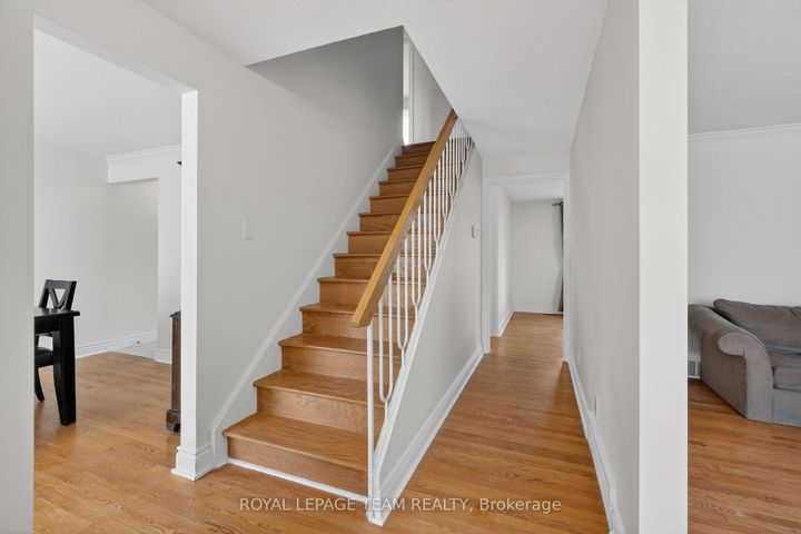 Photo 2 at 98 Canter Boulevard, Nepean (Meadowlands/St. Claire Gardens), Ottawa