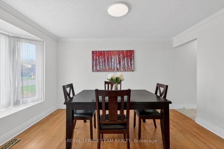 Photo 6 at 98 Canter Boulevard, Nepean (Meadowlands/St. Claire Gardens), Ottawa