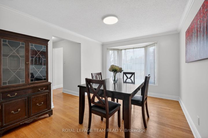 Photo 7 at 98 Canter Boulevard, Nepean (Meadowlands/St. Claire Gardens), Ottawa