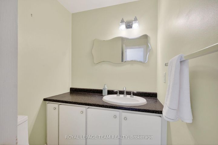 Photo 17 at 98 Canter Boulevard, Nepean (Meadowlands/St. Claire Gardens), Ottawa