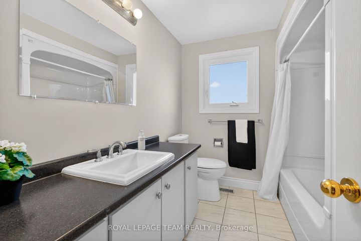 Photo 30 at 98 Canter Boulevard, Nepean (Meadowlands/St. Claire Gardens), Ottawa