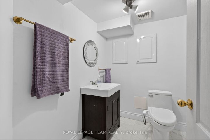 Photo 37 at 98 Canter Boulevard, Nepean (Meadowlands/St. Claire Gardens), Ottawa