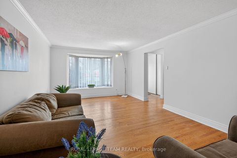 Photo 3 at 98 Canter Boulevard, Nepean (Meadowlands/St. Claire Gardens), Ottawa