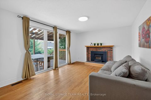 Photo 9 at 98 Canter Boulevard, Nepean (Meadowlands/St. Claire Gardens), Ottawa