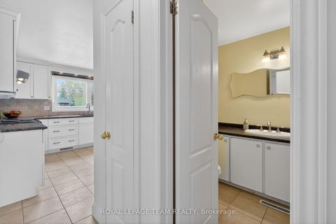 Photo 16 at 98 Canter Boulevard, Nepean (Meadowlands/St. Claire Gardens), Ottawa