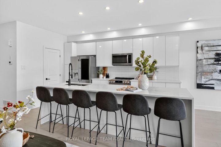 Photo 3 at 528 Corretto Place, Nepean (Heritage Park), Ottawa