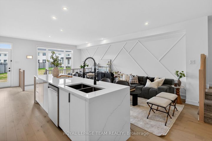 Photo 5 at 528 Corretto Place, Nepean (Heritage Park), Ottawa