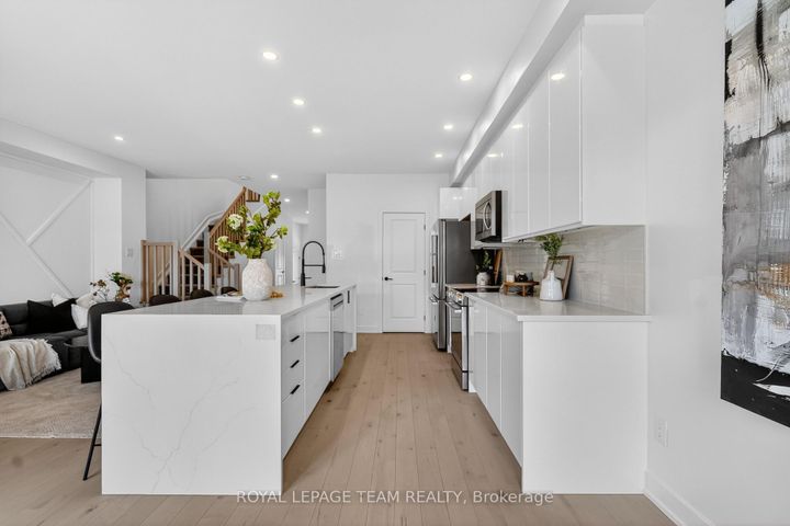 Photo 10 at 528 Corretto Place, Nepean (Heritage Park), Ottawa