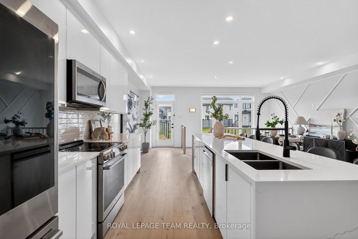 Photo 11 at 528 Corretto Place, Nepean (Heritage Park), Ottawa