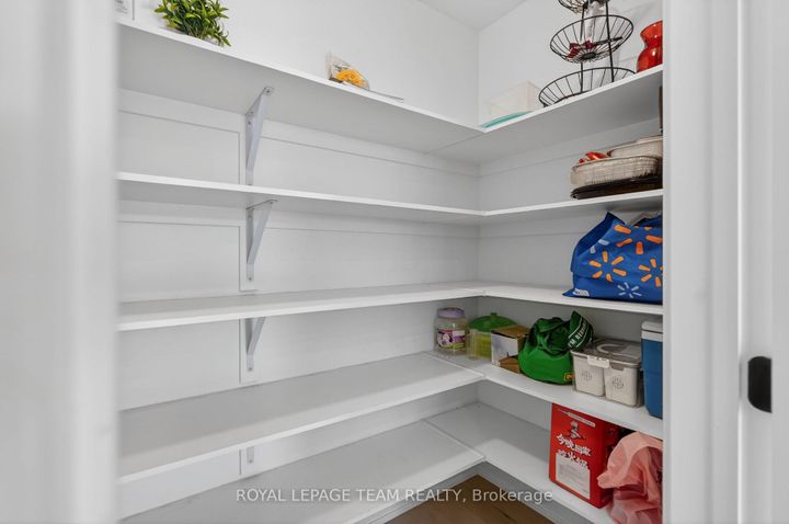 Photo 12 at 528 Corretto Place, Nepean (Heritage Park), Ottawa