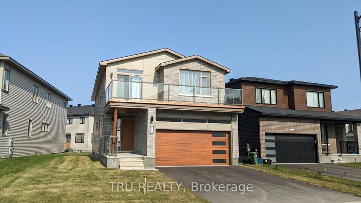 Photo 1 at 813 Crossgate Street, Nepean (Stonebridge), Ottawa