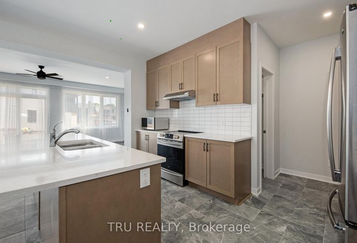 Photo 5 at 813 Crossgate Street, Nepean (Stonebridge), Ottawa