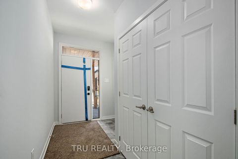 Photo 3 at 813 Crossgate Street, Nepean (Stonebridge), Ottawa