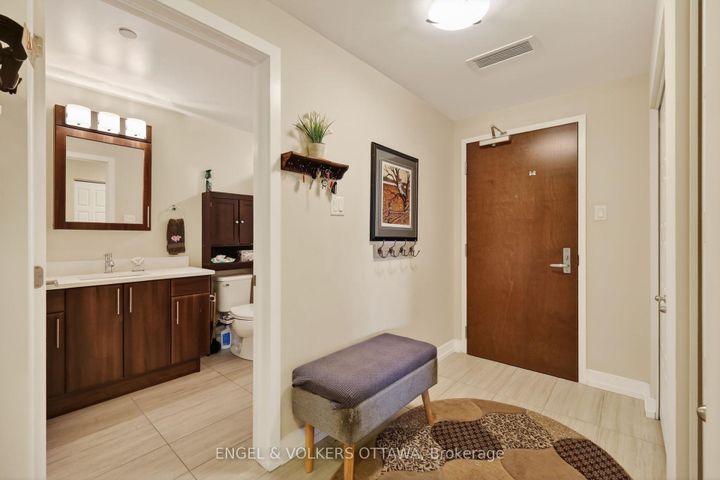 Photo 2 at 711 - 330 Titan Private, Nepean (Borden Farm/Stewart Farm/Carleton Heights/Parkwood Hills), Ottawa