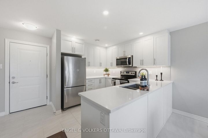 Photo 2 at 10 - 365 Tribeca Private, Nepean (Longfields), Ottawa