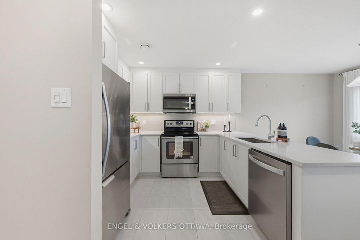 Photo 3 at 10 - 365 Tribeca Private, Nepean (Longfields), Ottawa