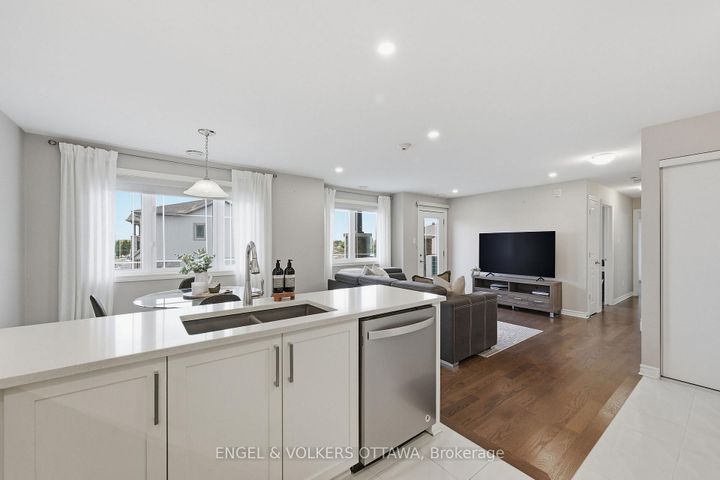 Photo 10 at 10 - 365 Tribeca Private, Nepean (Longfields), Ottawa
